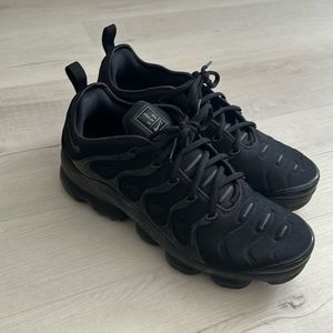 Triple Black Vapormax Plus